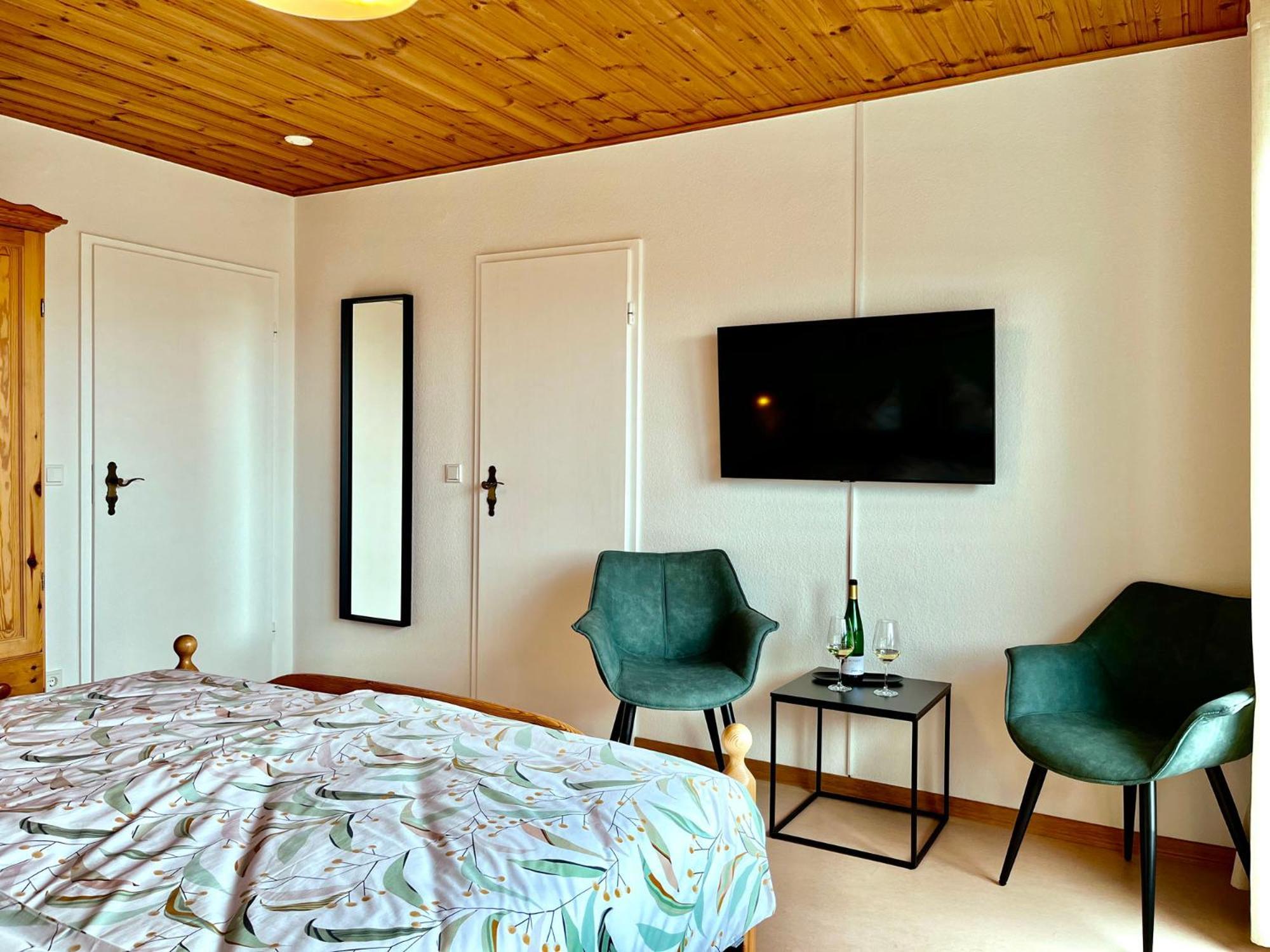 Pension 1595 Im Weingut Botzet Maring-Noviand Exterior foto